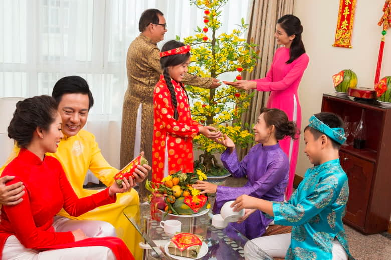 phong tuc cung kien ngay tet