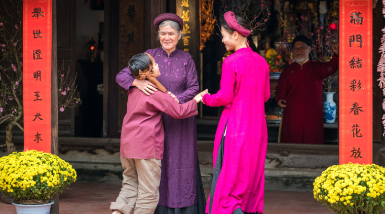 xông đất đầu năm