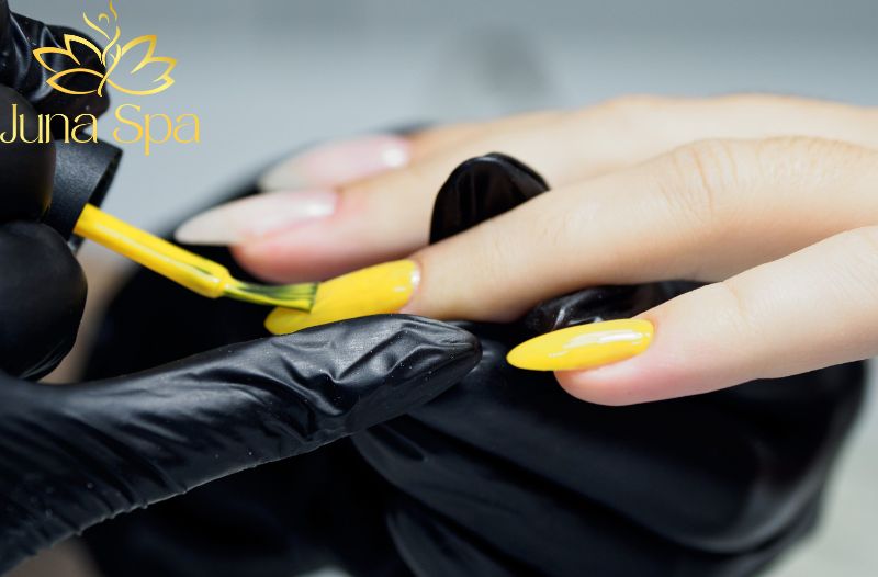 Chăm sóc móng và da tay tại nhà