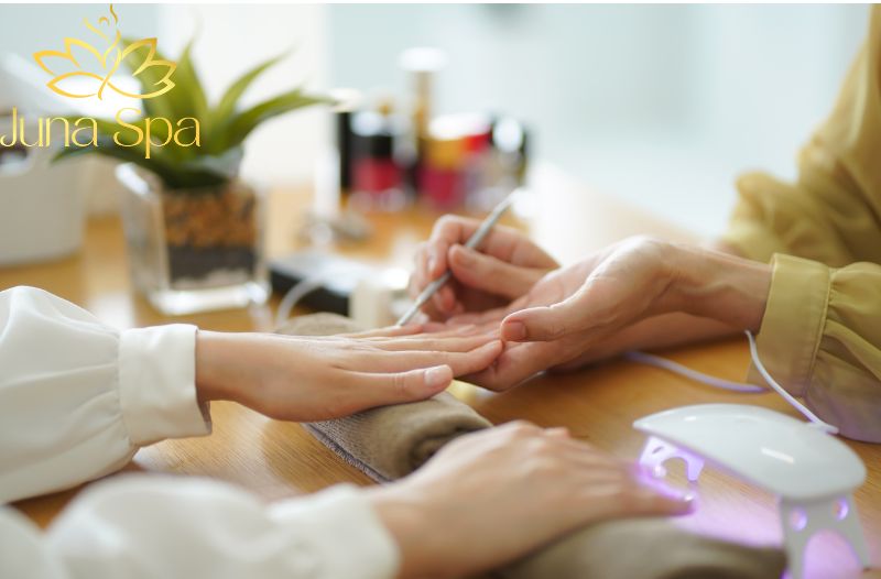 Dưỡng ẩm móng