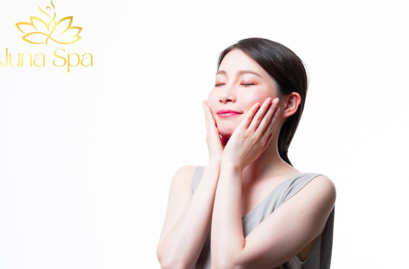 Buổi sáng: Làm sạch - cấp ẩm - bảo vệ da