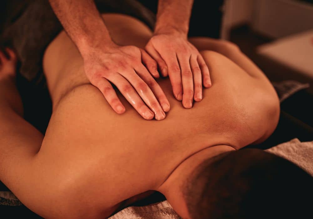 Kỹ thuật massage lingam giúp tăng khoái cảm